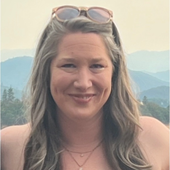 Meet your Posher, Katie - Picture 2 of 5